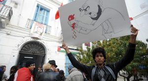 Manifestants devant le siège de l'UGTT, le 11 décembre, en réaction  aux attaques d'Ennahda