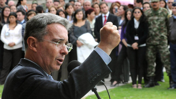 Uribe: l'appui aux seigneurs de la terre et la guerre aux FARC