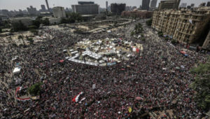 Manifestation place Tahrir, le 2 juillet 2013: «Qui décidera, quoi?»