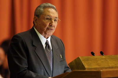 Raul Castro annonce la fin de la double monnaie en octobre 2013