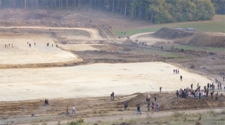 La zone humide de Testet déboisée. Or, les zones humides filtrent les polluants et agissent comme une station d’épuration naturelle de l’eau potable. On est là dans les services dits «écosystémiques» rendus gratuitement par la nature. Comme c’est un milieu de rétention d’eau, elles jouent aussi un rôle dans la prévention des crues. Elles participent aussi à la captation de CO2 et donc à la lutte contre le dérèglement climatique.