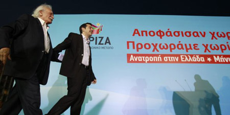M. Glézos et Tsipras lors du congrès de Syriza en juillet 2013
