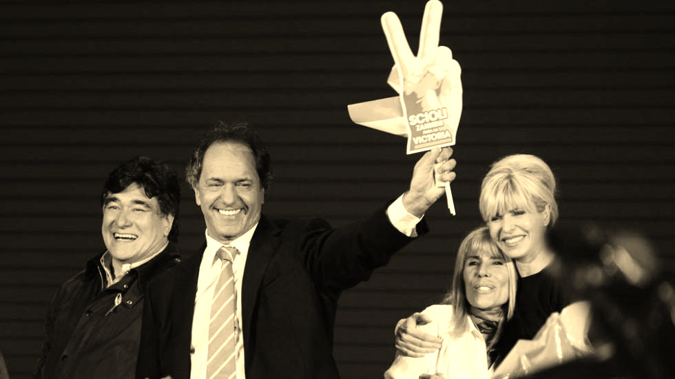Carlos Zannini et Daniel Scioli avec leur épouse respective