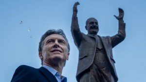 Mauricio Macri inaugure la première statue de Peron à Buenos Aires