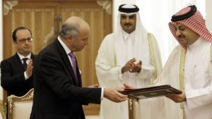 Hollande et Fabius à Doha: signature du contrat pour la vente des Rafale