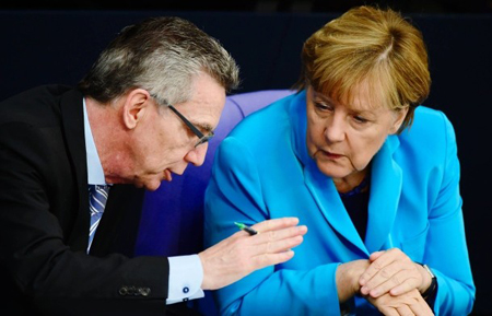 Thomas de Maizière et Angela Merkel