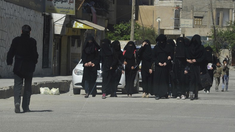 Des cliniques pour femmes fermées à Raqqa