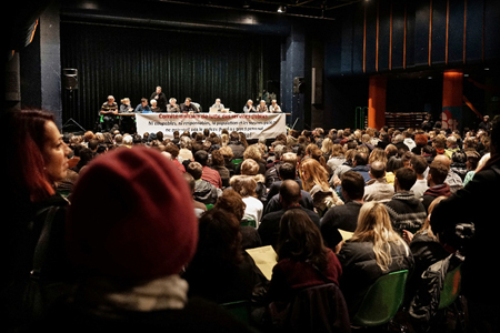 Genève: l'assemblée générale du 25 novembre qui a décidé la grève du 1er décembre, reconductible