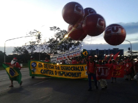 La direction de la CUT «mobilise» contre l'impeachment, à Brasilia, en décembre 2015