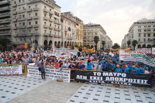 Manifestants à Thessalonique, le 10 septembre, Presse grecque